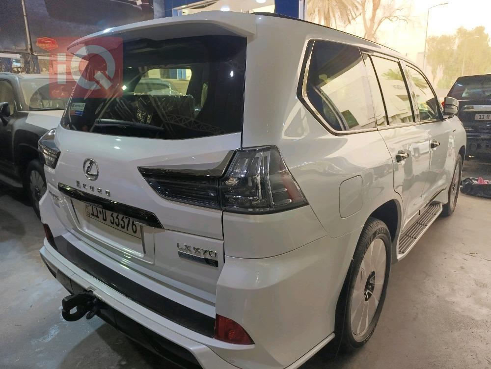 Lexus LX